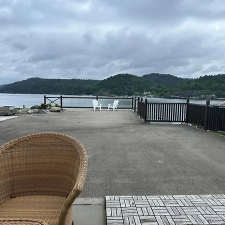Leilighet Ved Sjoen I Idylliske Risor Exterior photo