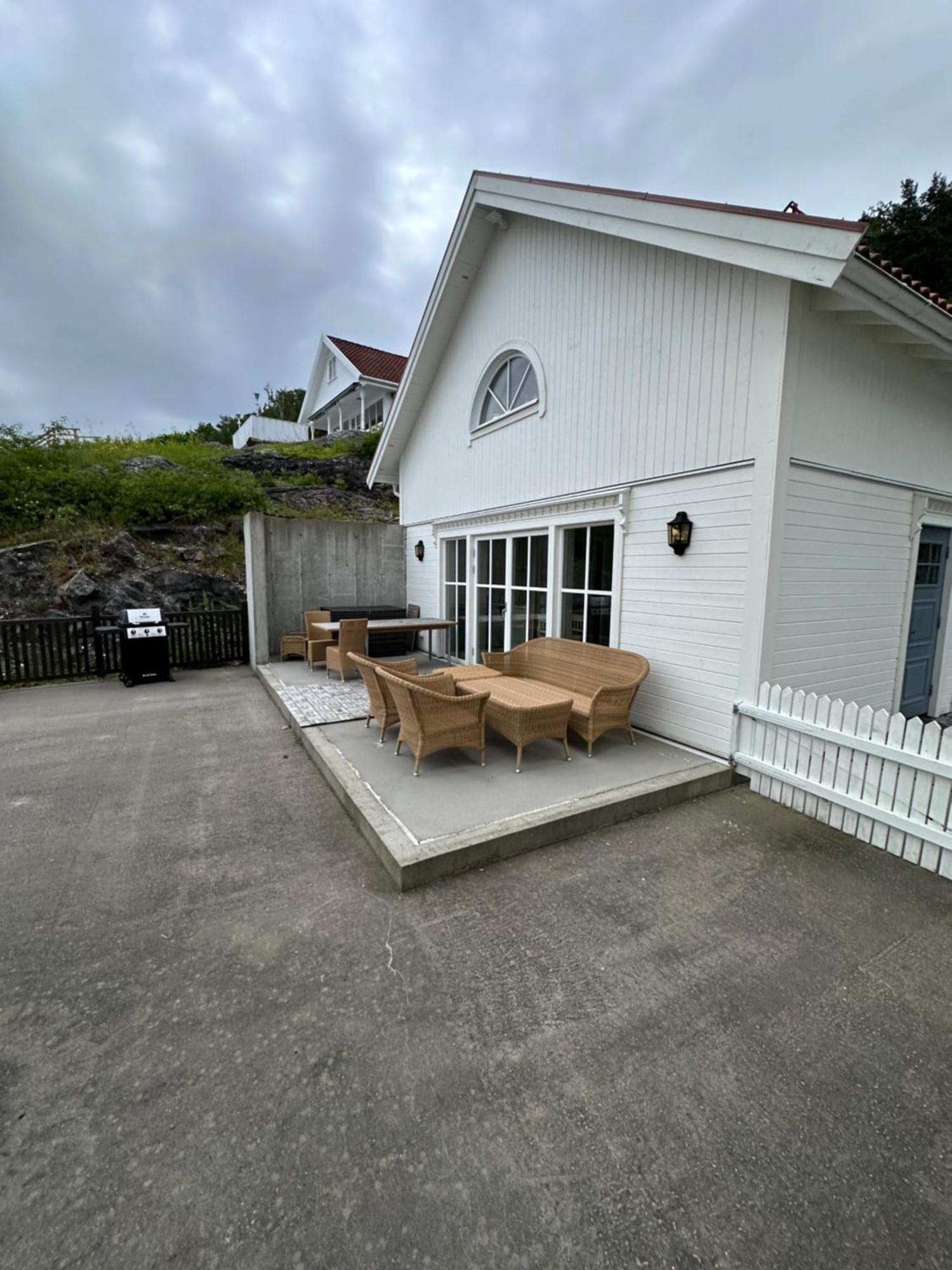 Ved Sjoen I Idylliske Risor