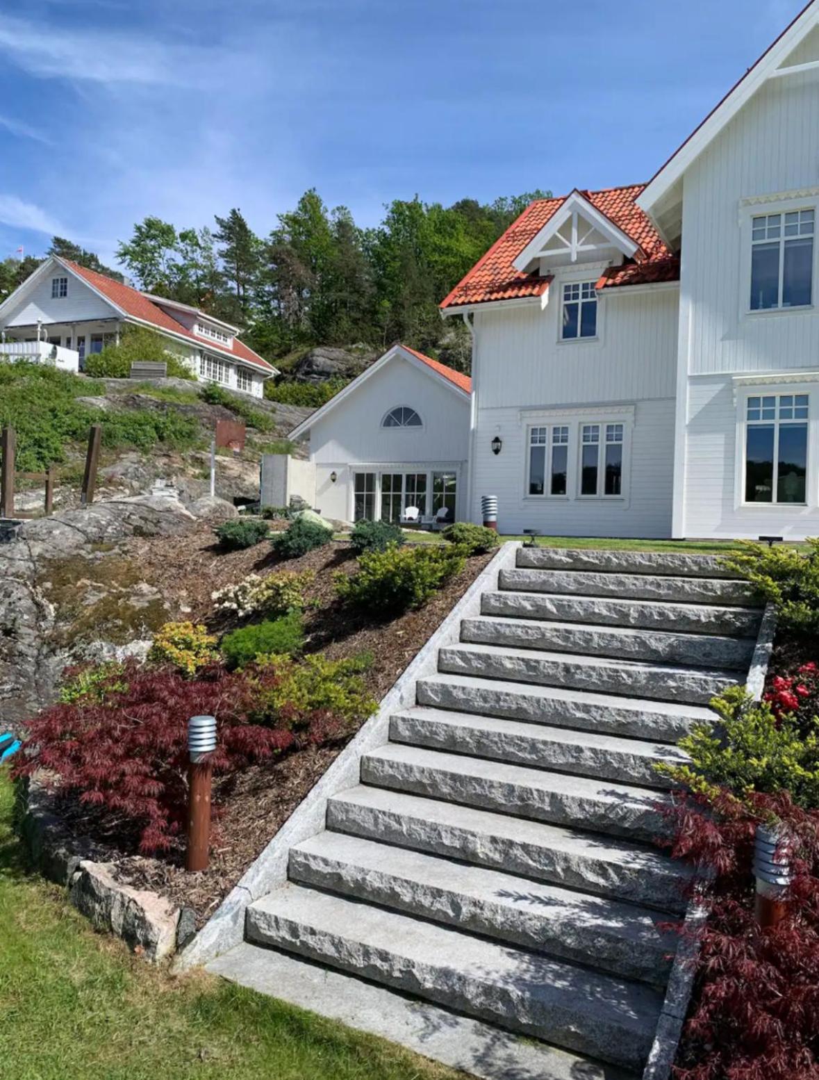 Ved Sjoen I Idylliske Risor